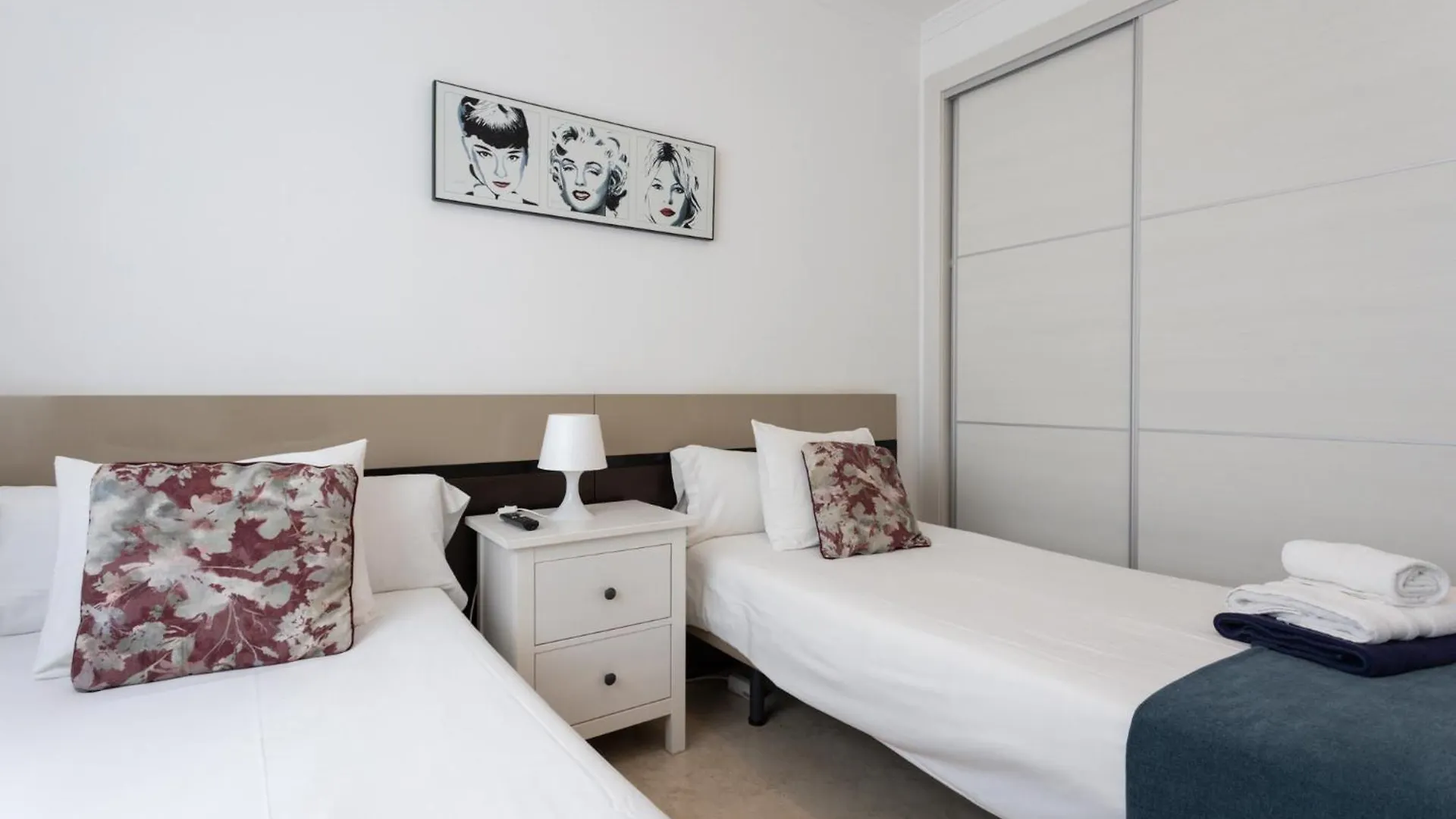 Mtr - Marbella Temporary Rent 3 Bedrooms Av Del Mar 0*,  Španělsko